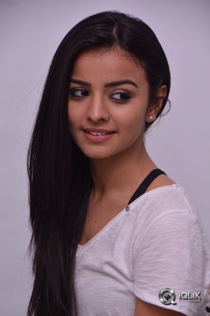 Mahima-Makwana-Interview-About-Venakatapuram-Movie